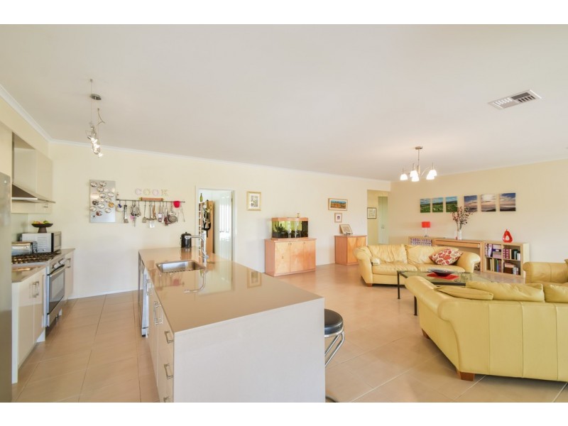 18 Coast View Court, Chandlers Hill SA 5159