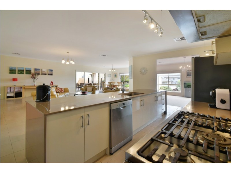 18 Coast View Court, Chandlers Hill SA 5159