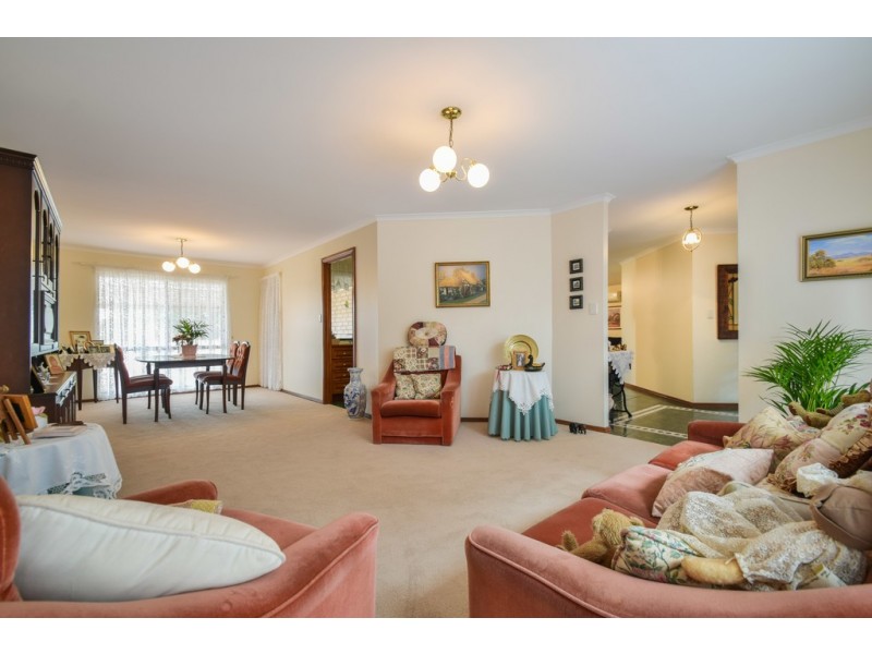 33 Siegersdorf Crescent, Old Reynella SA 5161