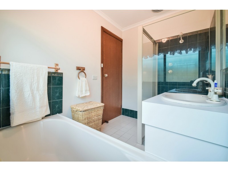 33 Siegersdorf Crescent, Old Reynella SA 5161