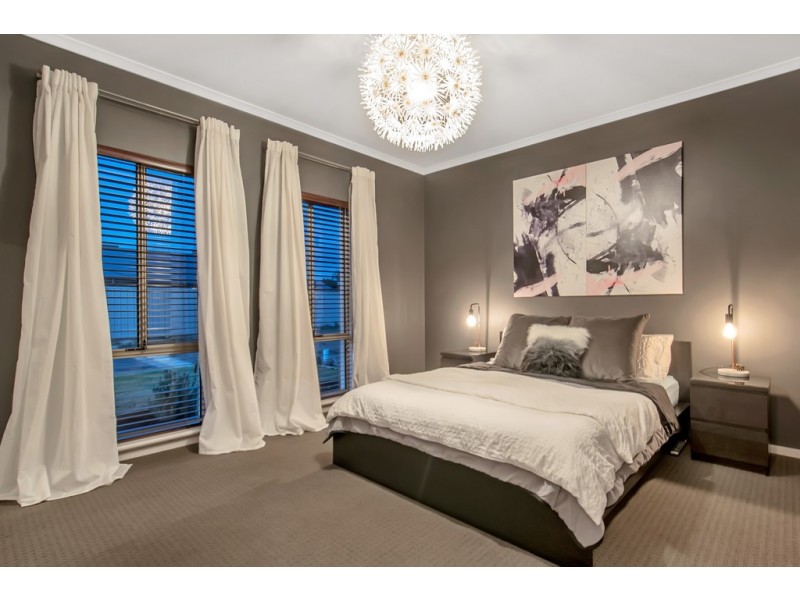 6 Bleby Court, Reid SA 5118