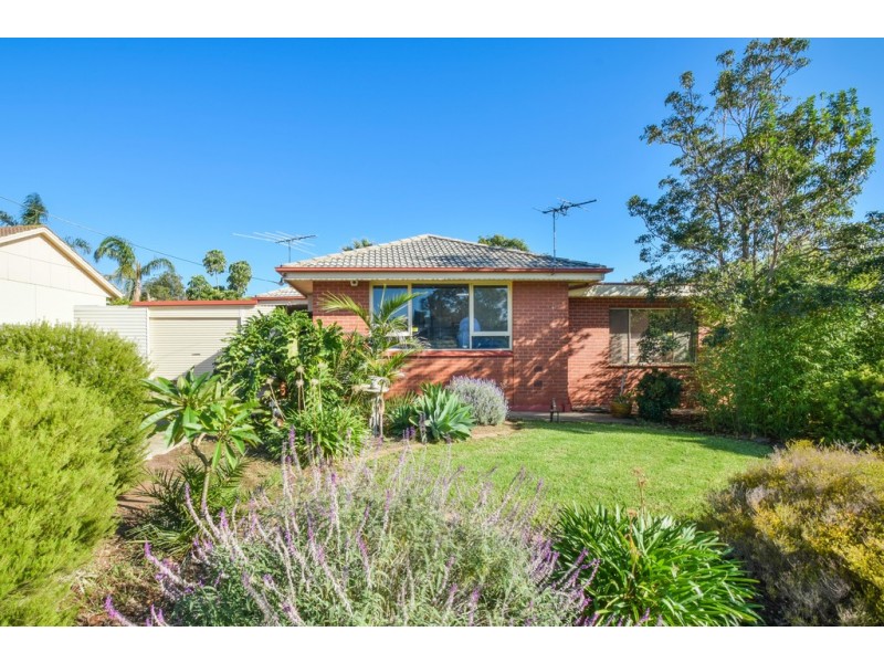 27 Peregrine Crescent, Christie Downs SA 5164