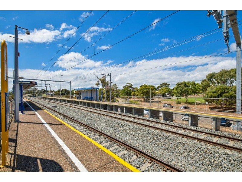27 Peregrine Crescent, Christie Downs SA 5164