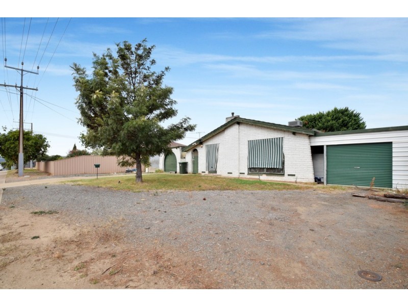 8 and 8a Moore Road, Reynella SA 5161