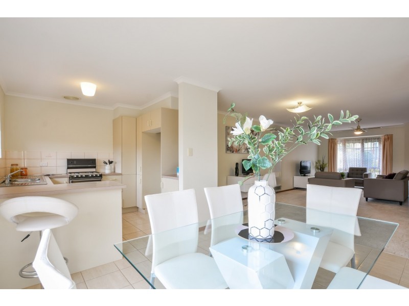 2/7 Rothschild Street, Woodcroft SA 5162