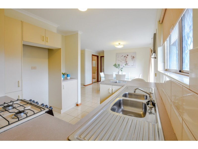 2/7 Rothschild Street, Woodcroft SA 5162