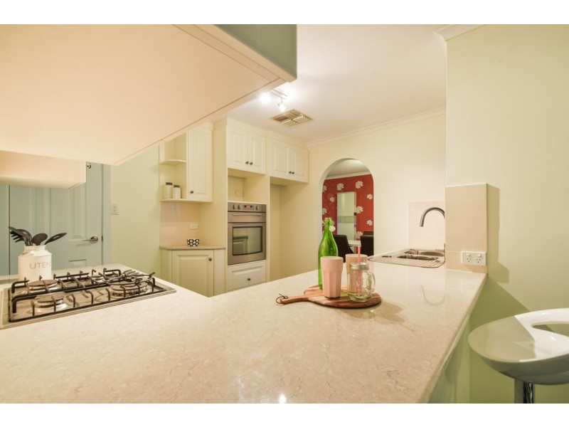 9 Oakhill Crescent, Morphett Vale SA 5162