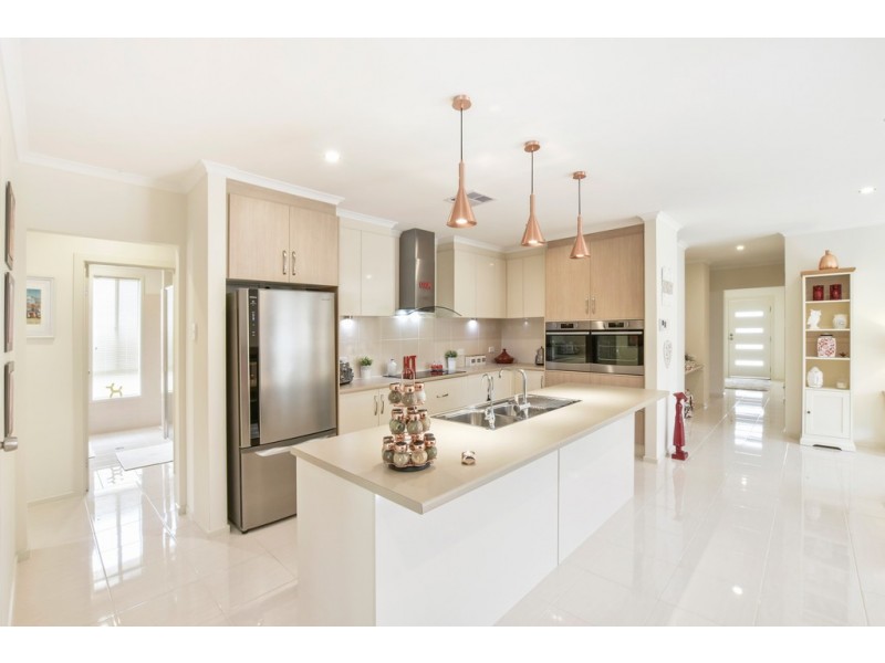 4 Scope Road, Woodcroft SA 5162