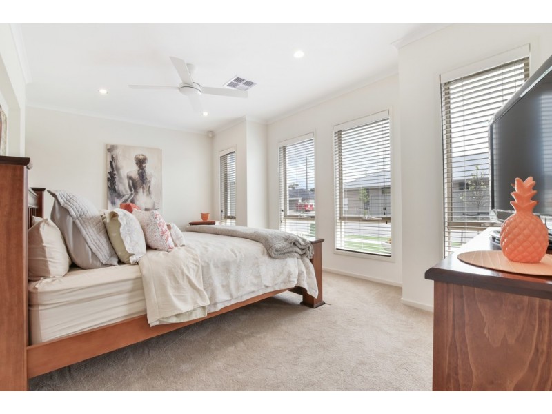 4 Scope Road, Woodcroft SA 5162