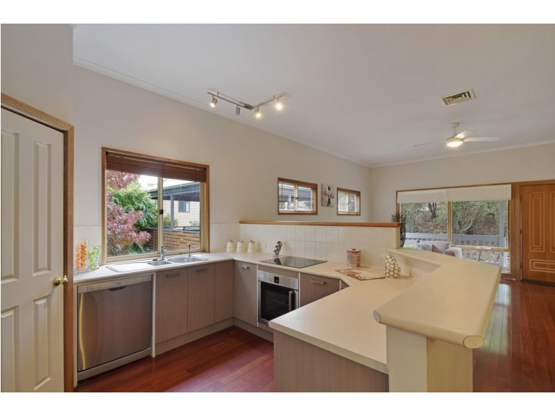 6 Nayook Grove, Happy Valley SA 5159