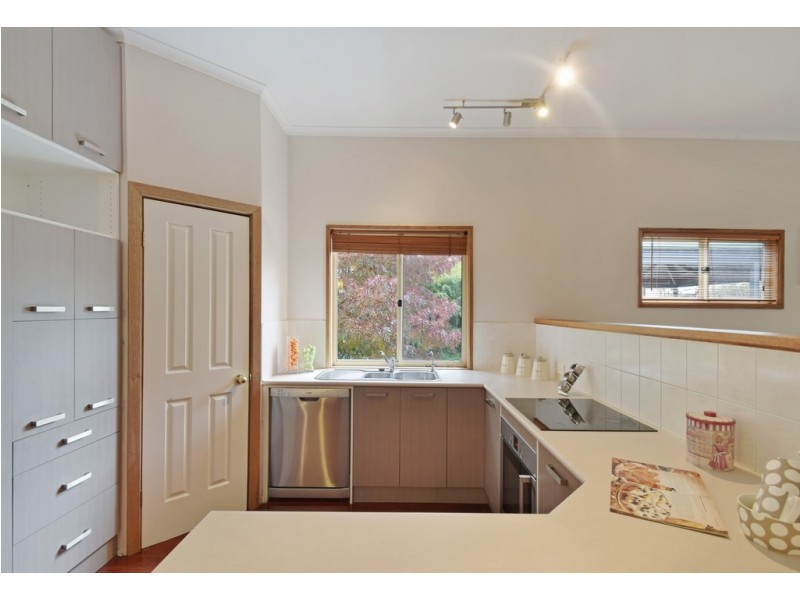 6 Nayook Grove, Happy Valley SA 5159