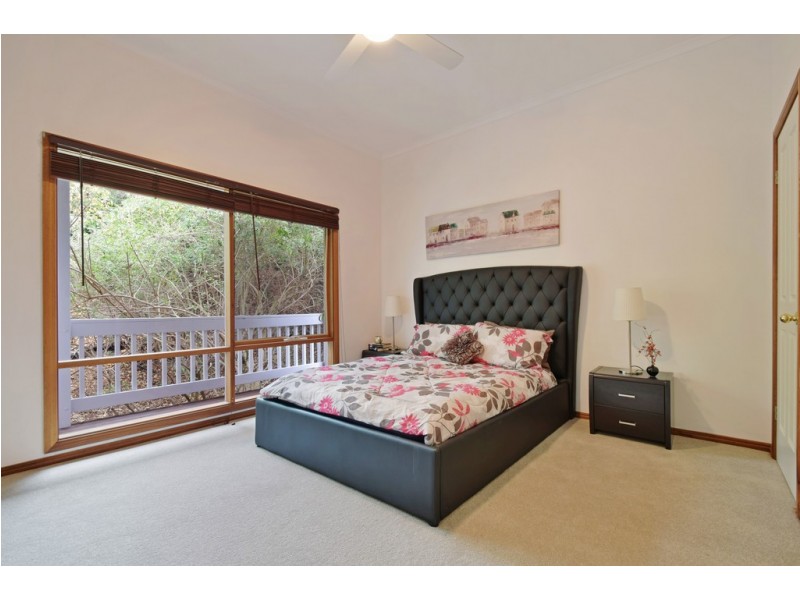 6 Nayook Grove, Happy Valley SA 5159