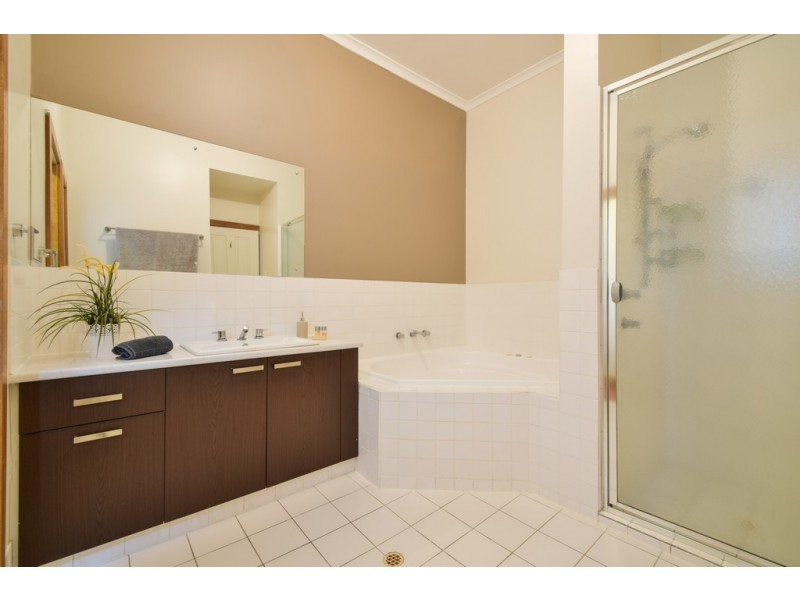 6 Nayook Grove, Happy Valley SA 5159