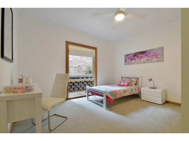 6 Nayook Grove, Happy Valley SA 5159