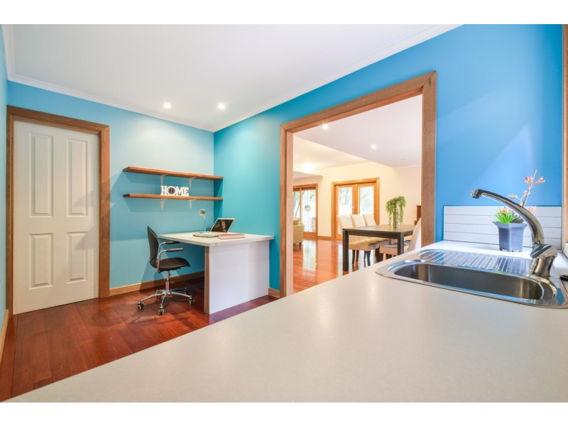 6 Nayook Grove, Happy Valley SA 5159