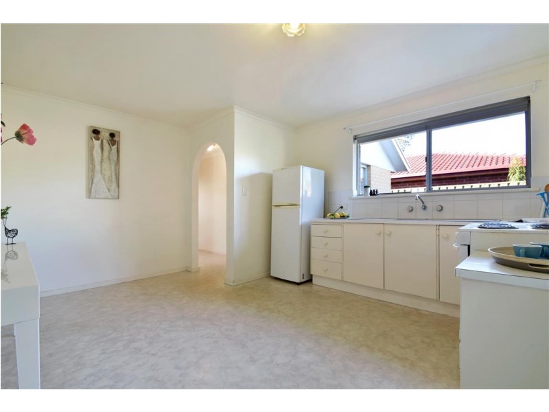 13 Coonawarra Close, Woodcroft SA 5162