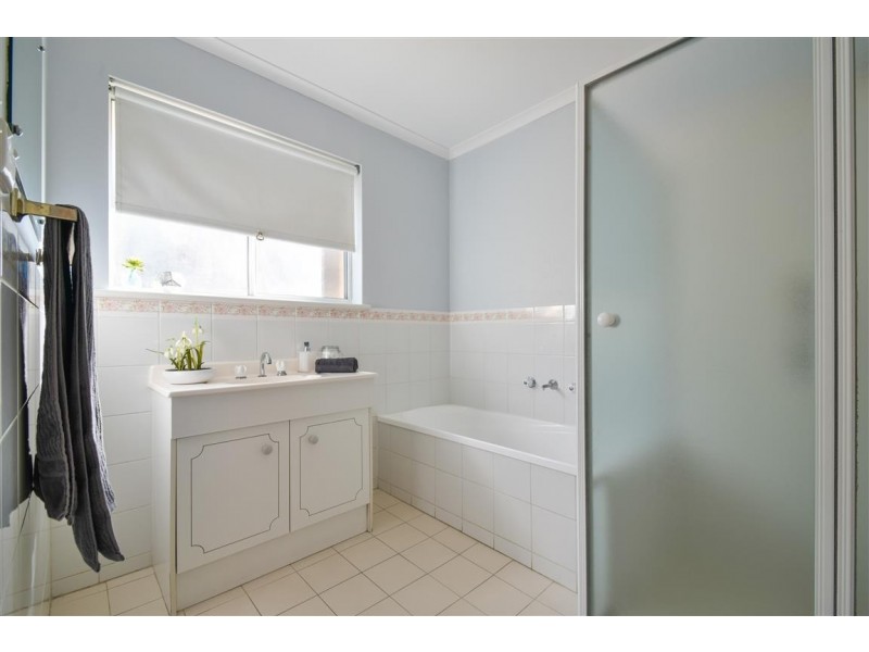 13 Coonawarra Close, Woodcroft SA 5162