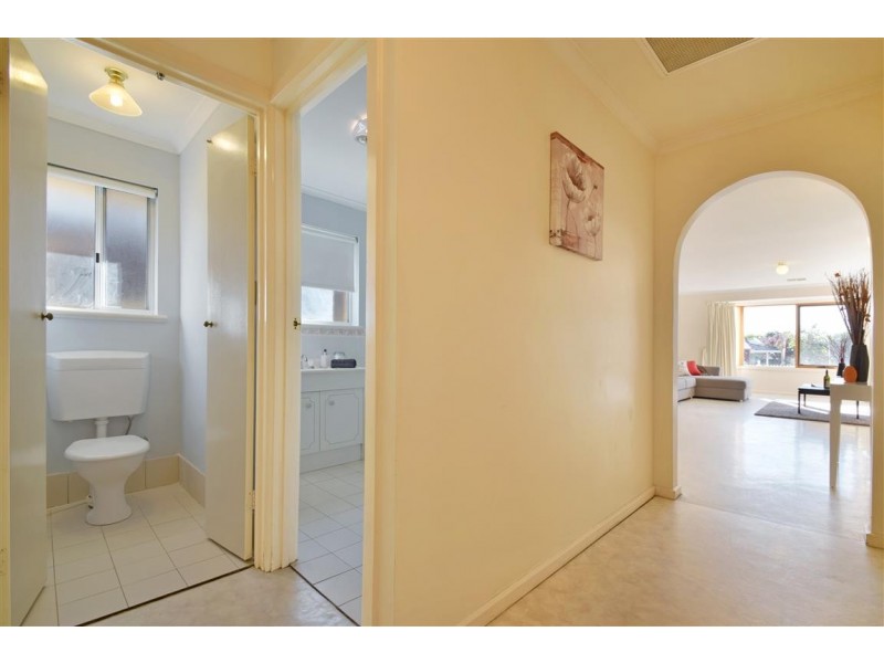 13 Coonawarra Close, Woodcroft SA 5162