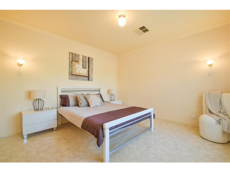 13 Coonawarra Close, Woodcroft SA 5162