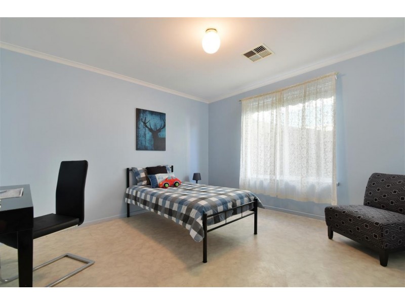 13 Coonawarra Close, Woodcroft SA 5162