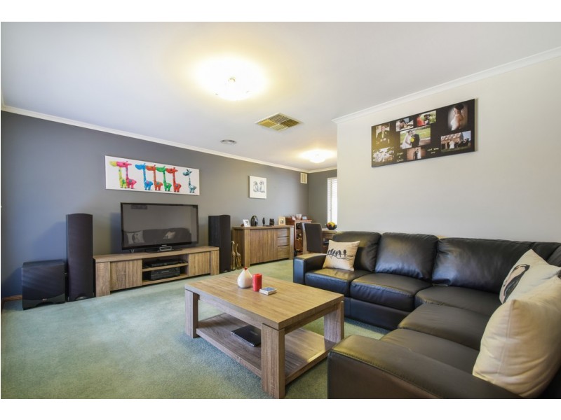 1 Windermere Court, Woodcroft SA 5162