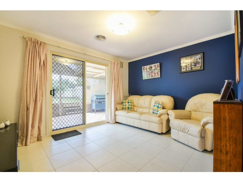 1 Windermere Court, Woodcroft SA 5162