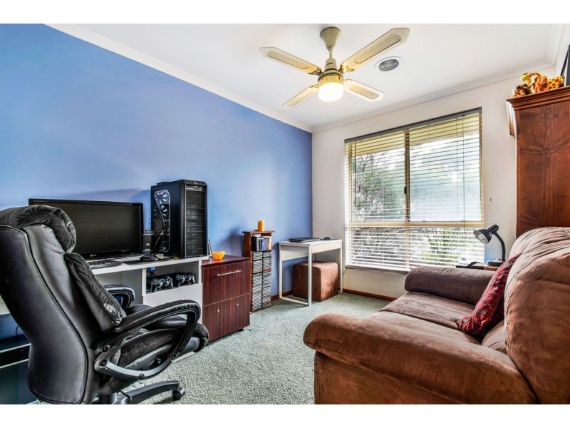 1 Windermere Court, Woodcroft SA 5162