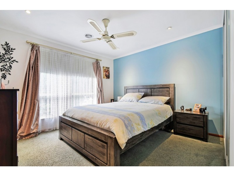 1 Windermere Court, Woodcroft SA 5162