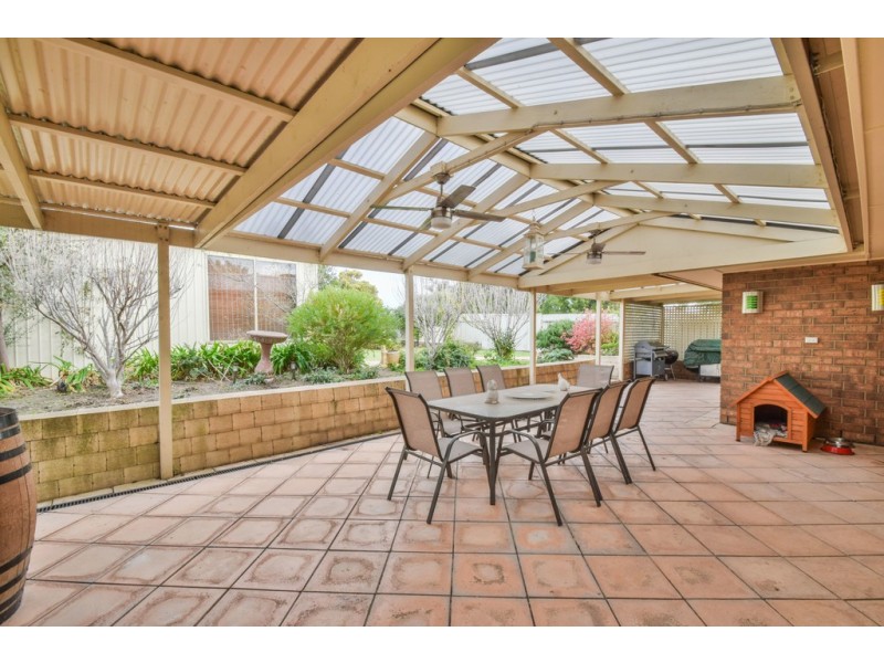 1 Windermere Court, Woodcroft SA 5162