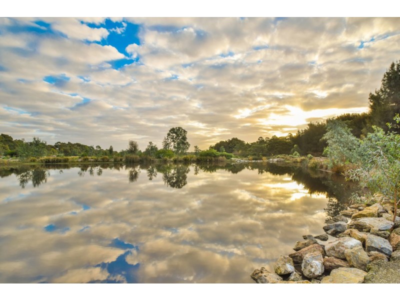 1 Windermere Court, Woodcroft SA 5162