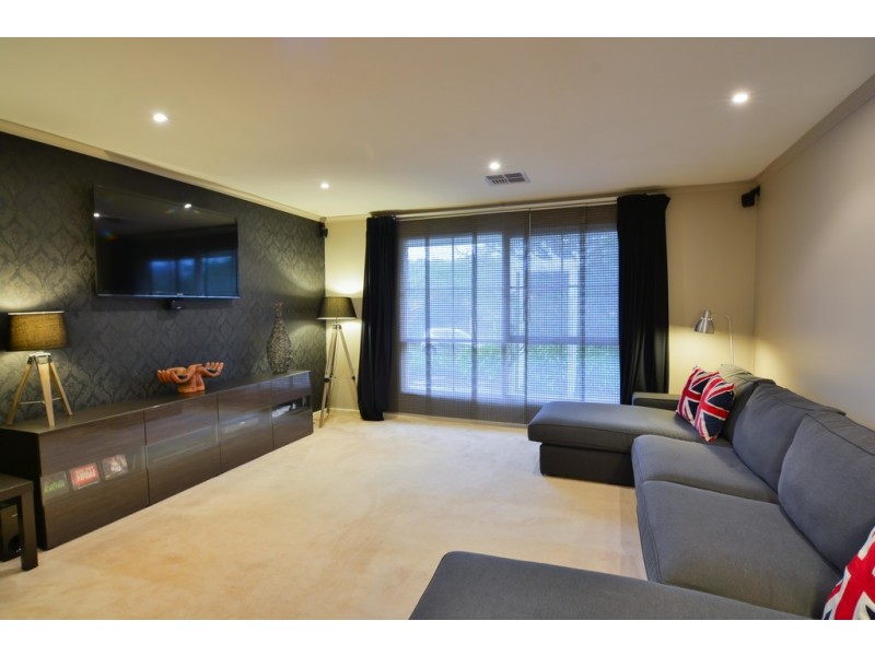 28 Lexcen Grove, Happy Valley SA 5159