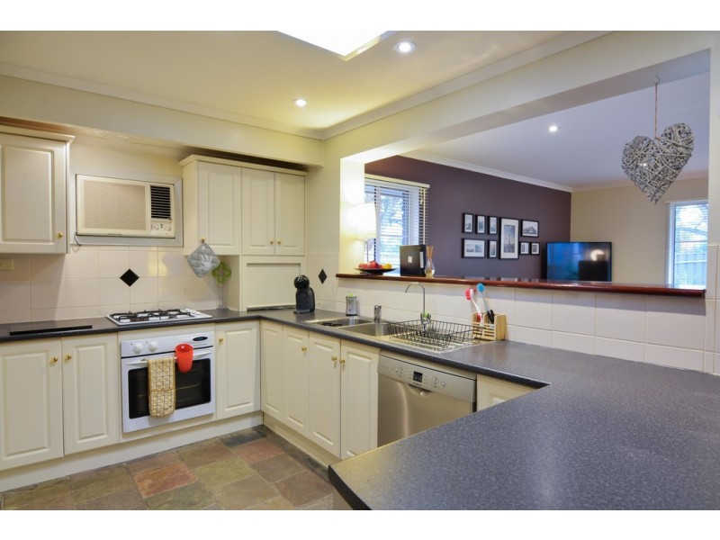 28 Lexcen Grove, Happy Valley SA 5159