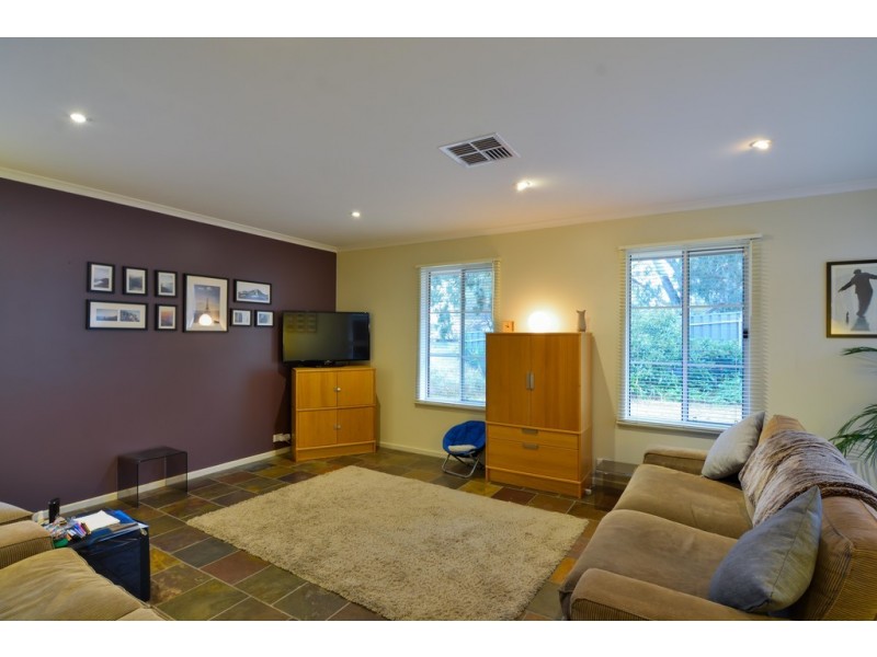 28 Lexcen Grove, Happy Valley SA 5159