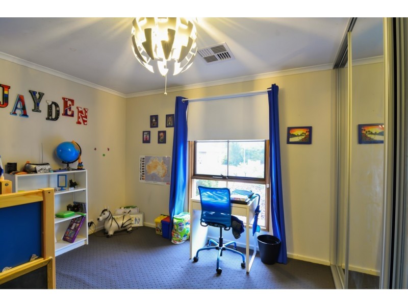 28 Lexcen Grove, Happy Valley SA 5159