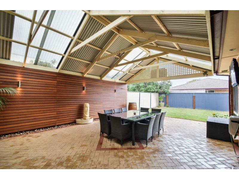 26 Mundulla Avenue, Woodcroft SA 5162