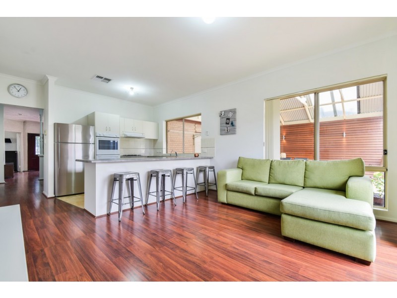 26 Mundulla Avenue, Woodcroft SA 5162