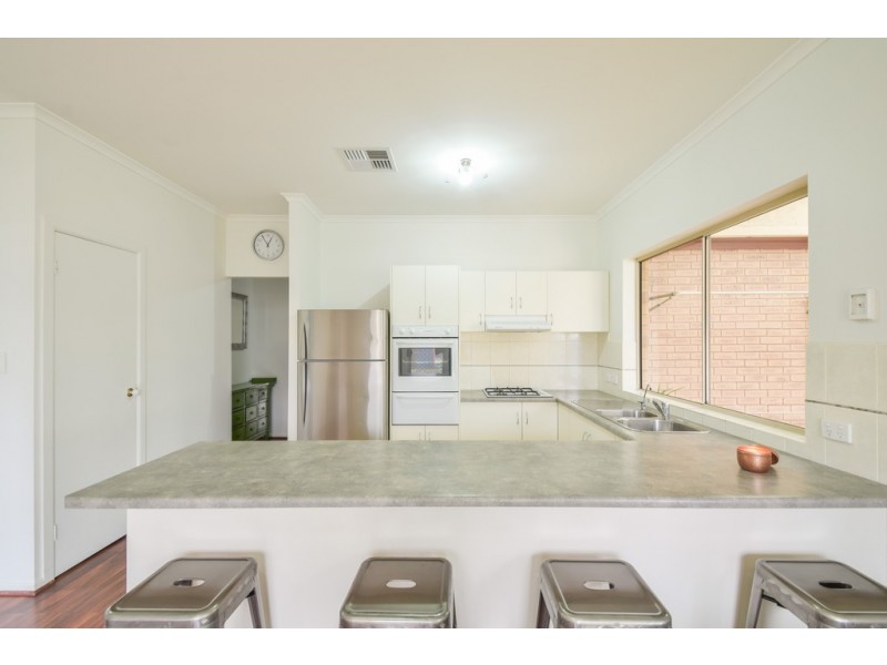 26 Mundulla Avenue, Woodcroft SA 5162