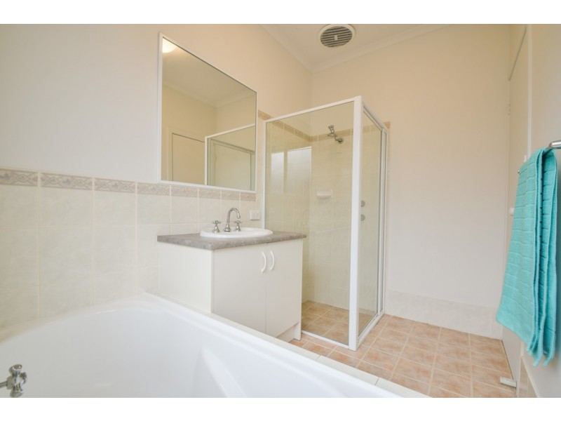 26 Mundulla Avenue, Woodcroft SA 5162