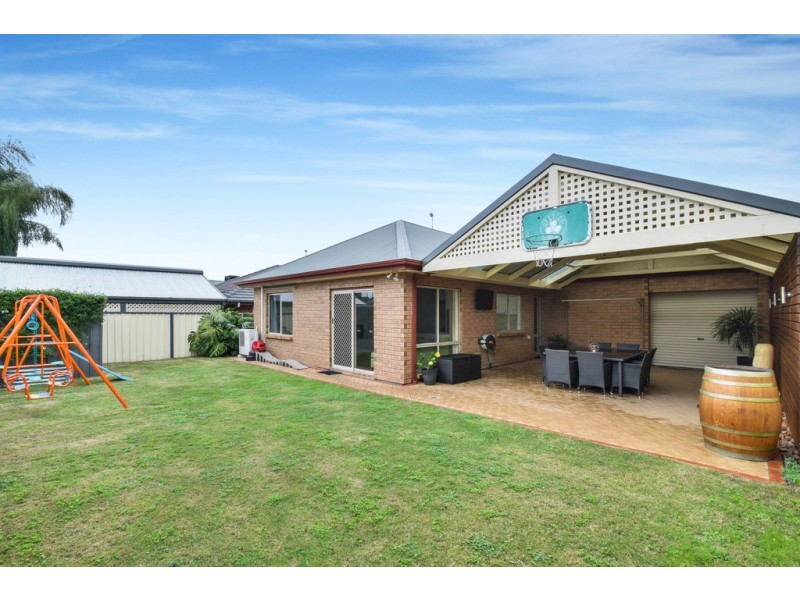26 Mundulla Avenue, Woodcroft SA 5162