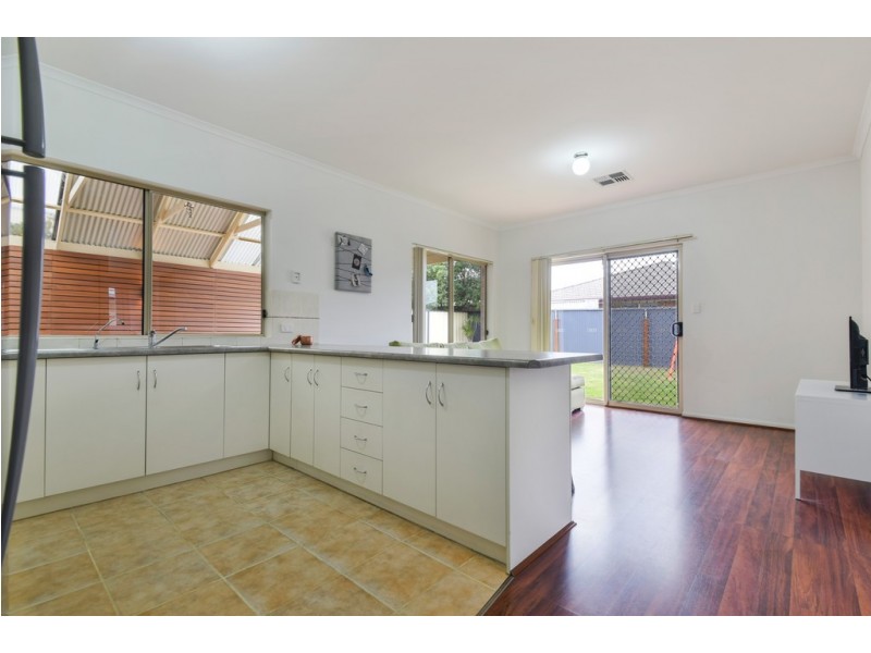 26 Mundulla Avenue, Woodcroft SA 5162