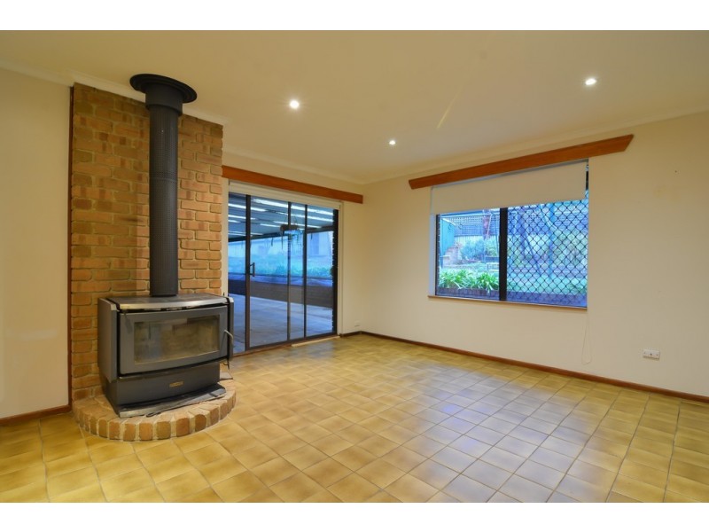 8 Jordan Avenue, Happy Valley SA 5159