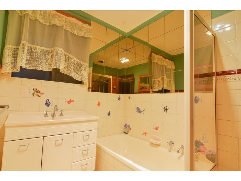 8 Jordan Avenue, Happy Valley SA 5159