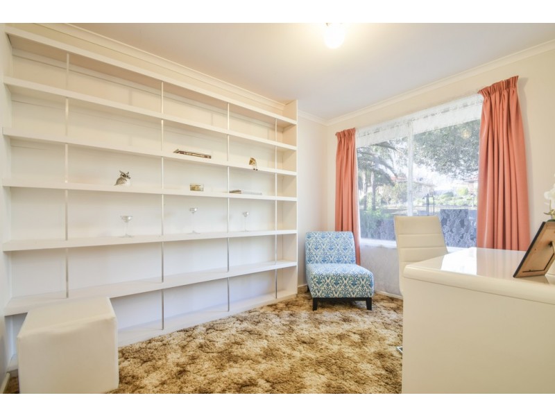 13 Streeton Court, Trott Park SA 5158