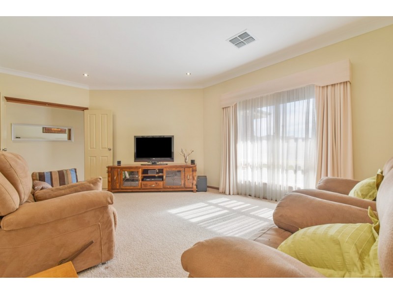 15 Meadow Bank Way, Aldinga Beach SA 5173