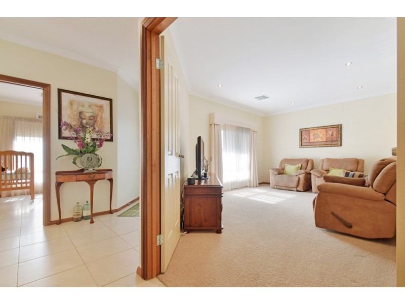 15 Meadow Bank Way, Aldinga Beach SA 5173