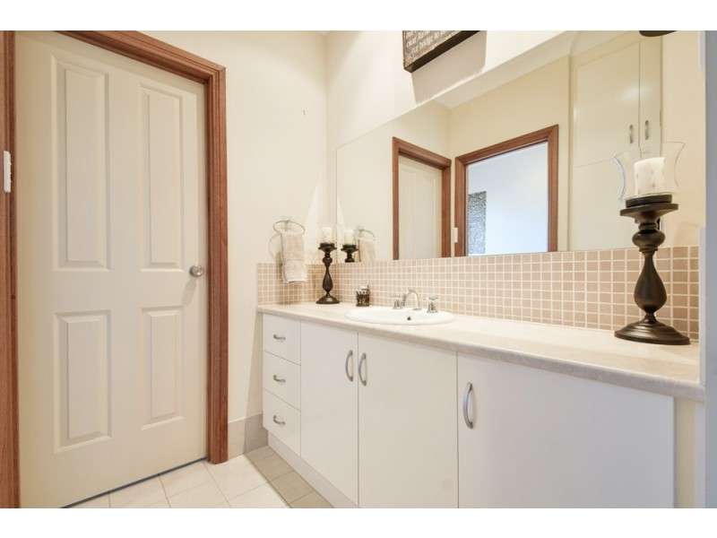 15 Meadow Bank Way, Aldinga Beach SA 5173