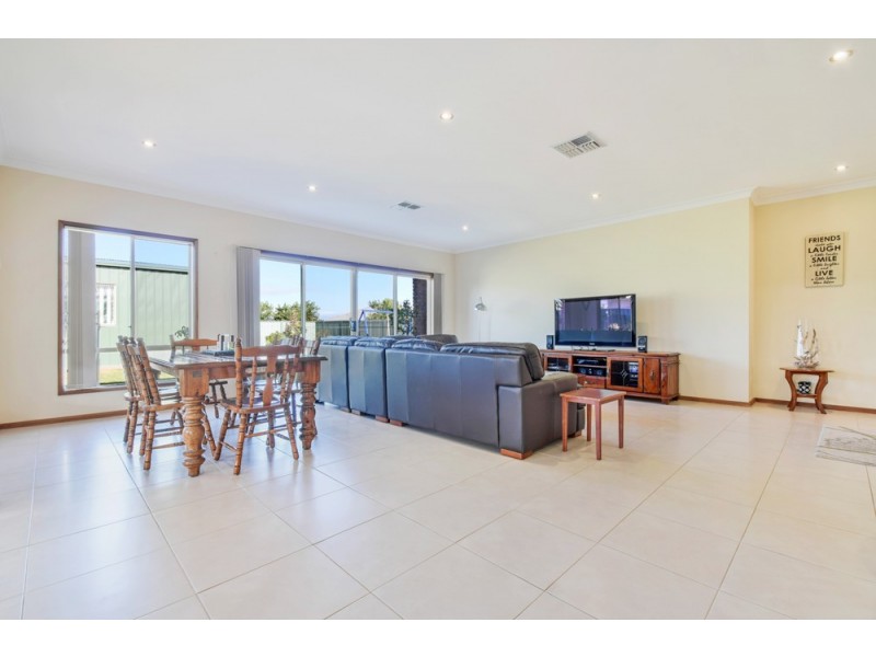 15 Meadow Bank Way, Aldinga Beach SA 5173