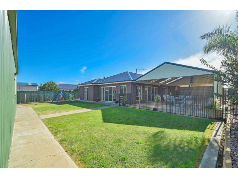 15 Meadow Bank Way, Aldinga Beach SA 5173