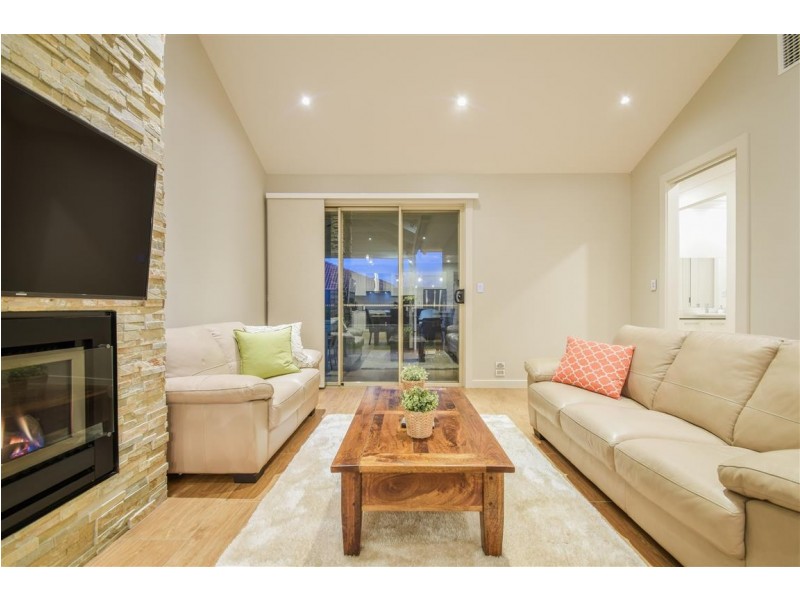 12 Burlington Road, Hallett Cove SA 5158