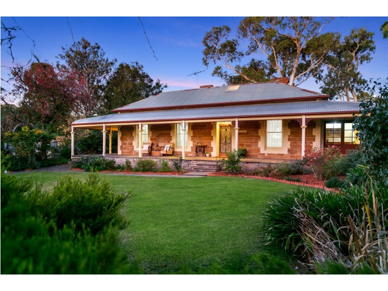 18 Main Road, Willunga SA 5172